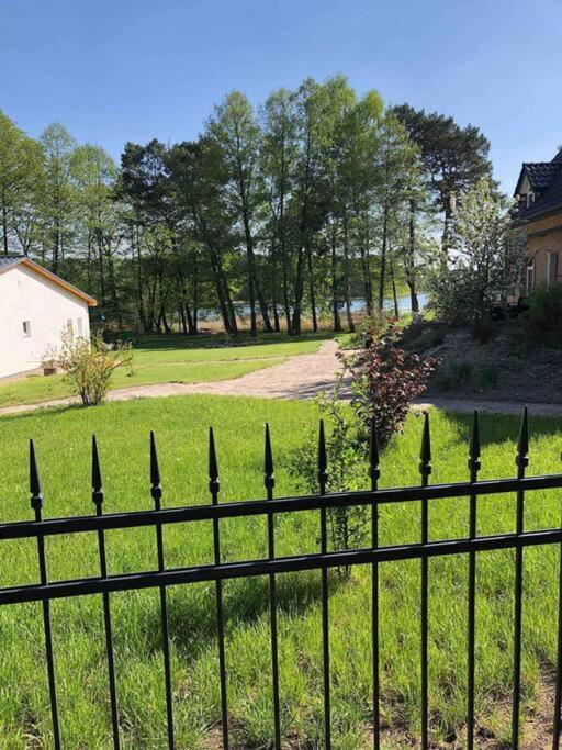 Haus Wilma Gruene Idylle Im Wald Direkt Am See ヴェンディッシュ・リーツ エクステリア 写真